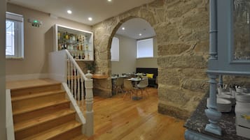 Desayuno buffet diario (EUR 14 por persona)