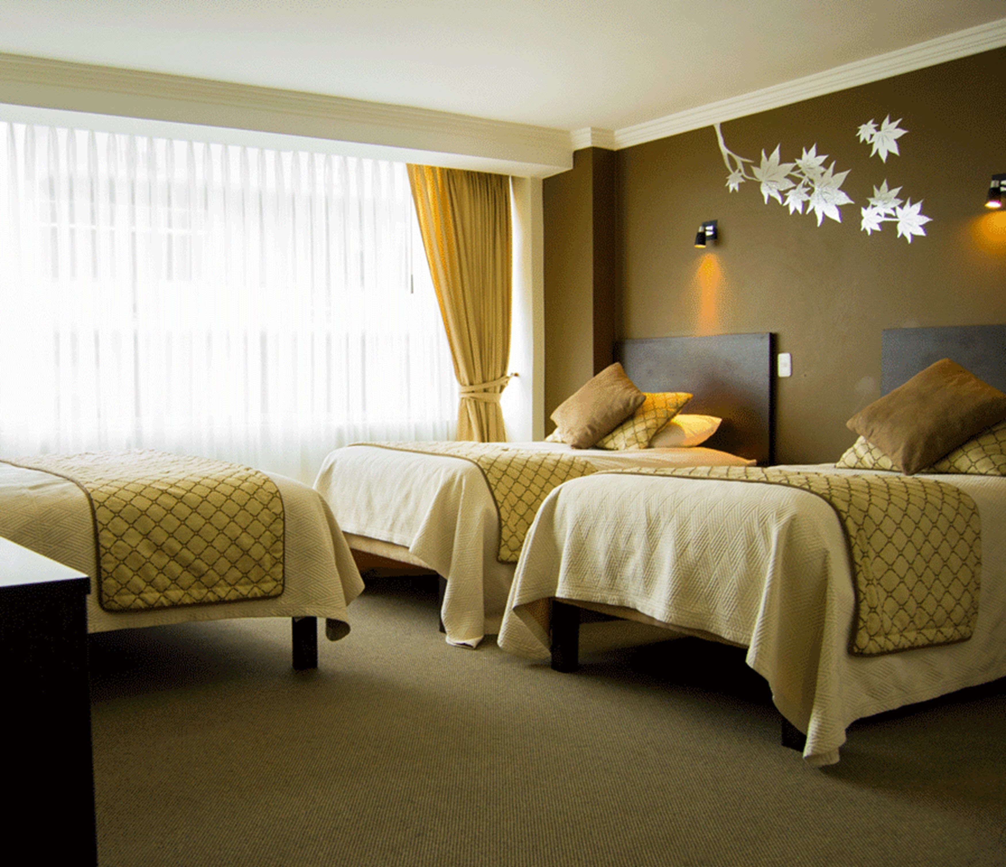 각각 다른 스타일의 인테리어, 책상, 방음 설비, 무료 WiFi