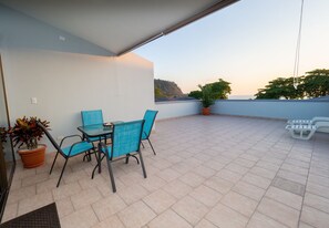 Deluxe Apartment, 2 Bedrooms, Oceanfront | Terrace/patio - Mar Arena 27 Apartment (Jacó)