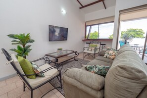 Deluxe Apartment, 2 Bedrooms, Oceanfront | Living room | 36-inch flat-screen TV with cable channels, TV - Mar Arena 27 Apartment (Jacó)