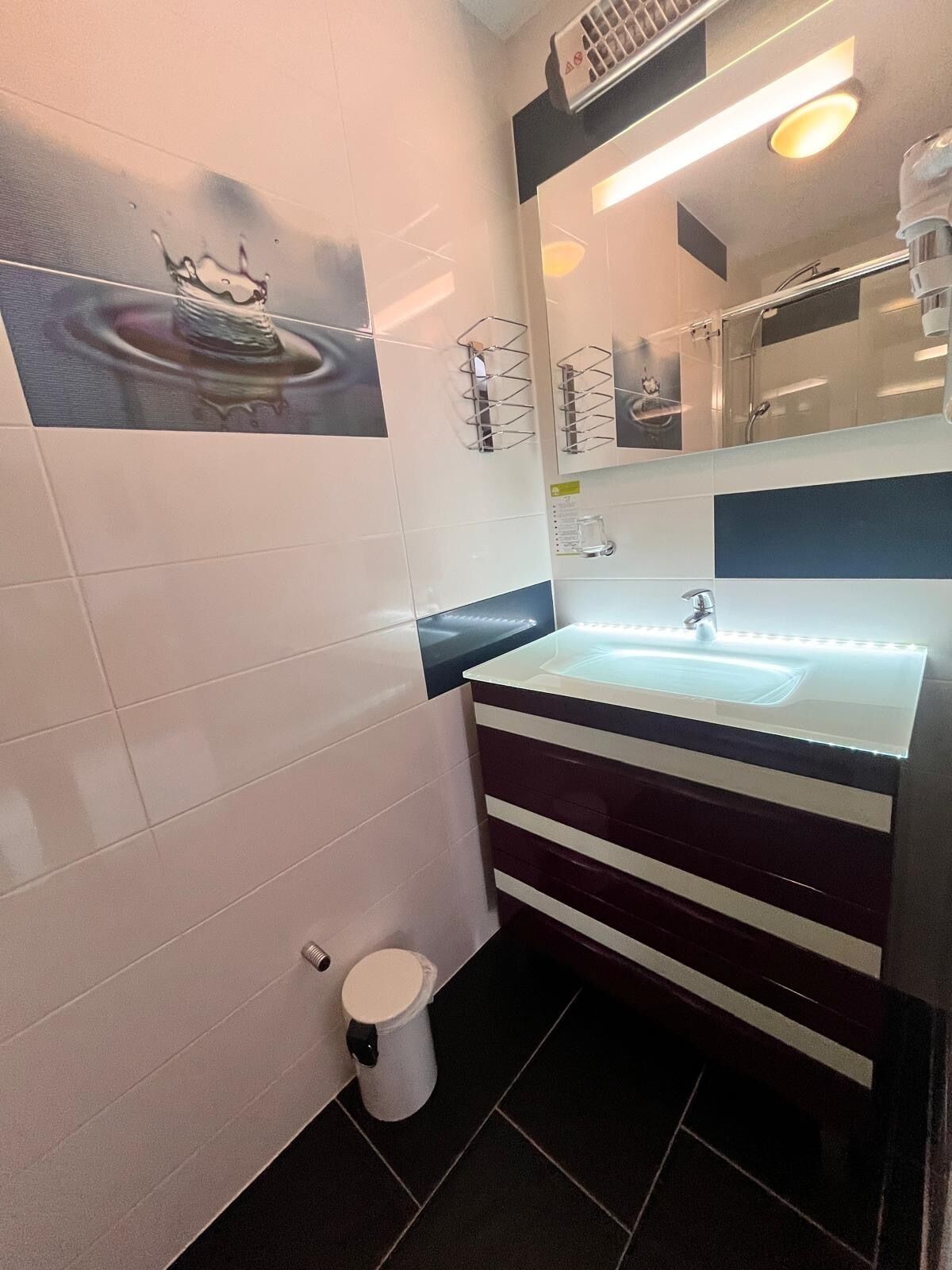 superior double room | bathroom | shower, free toiletries, hair dryer, towels