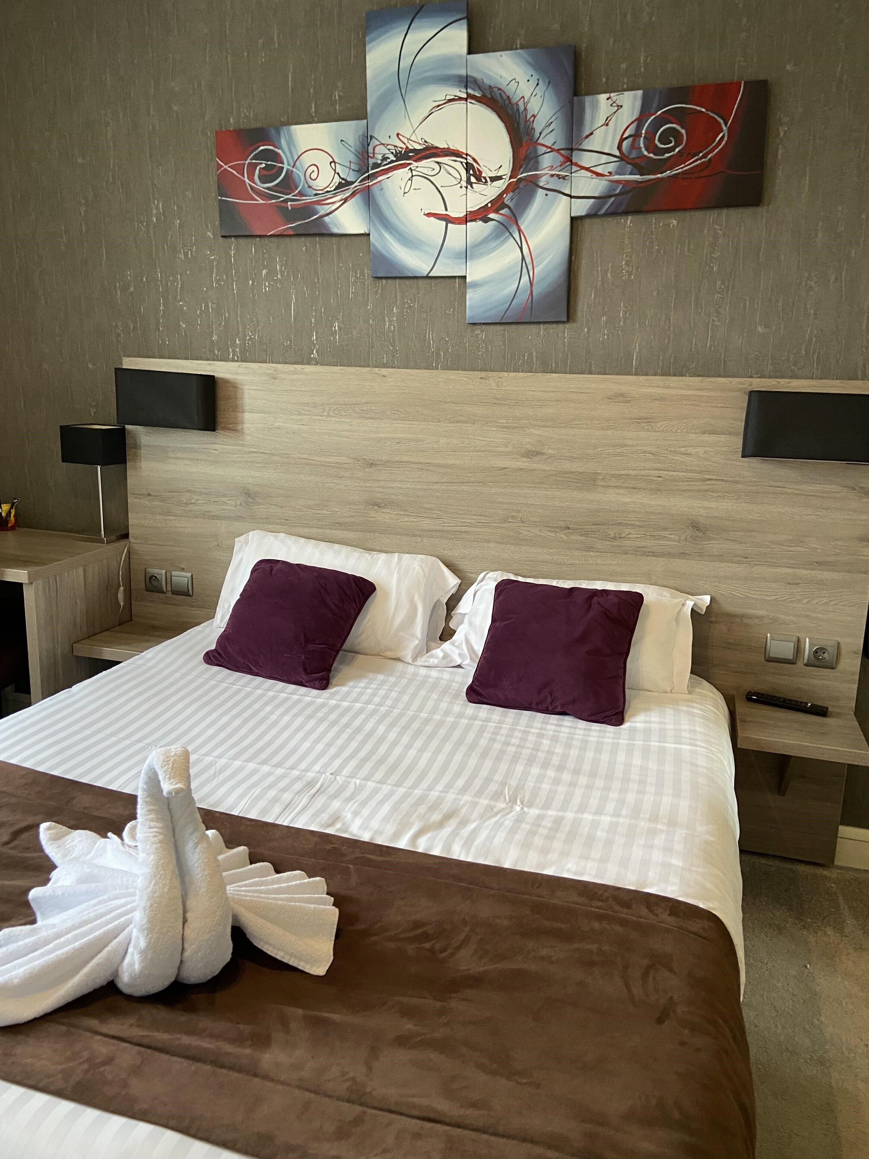 double room | 1 bedroom, desk, blackout curtains, soundproofing