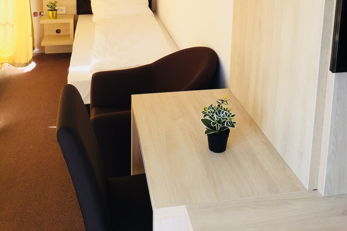 Family Suite, 1 Bedroom, Non Smoking | 1 bedroom, desk, soundproofing, free WiFi