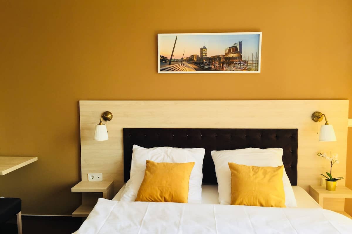 Family Suite, 1 Bedroom, Non Smoking | 1 bedroom, desk, soundproofing, free WiFi