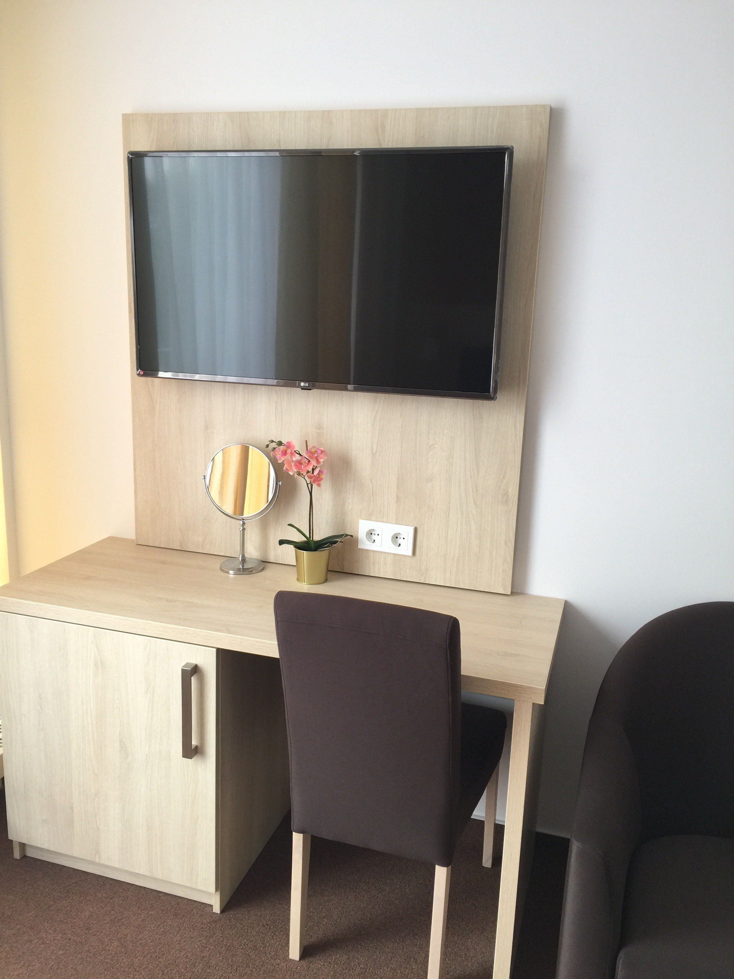 single room | room amenity