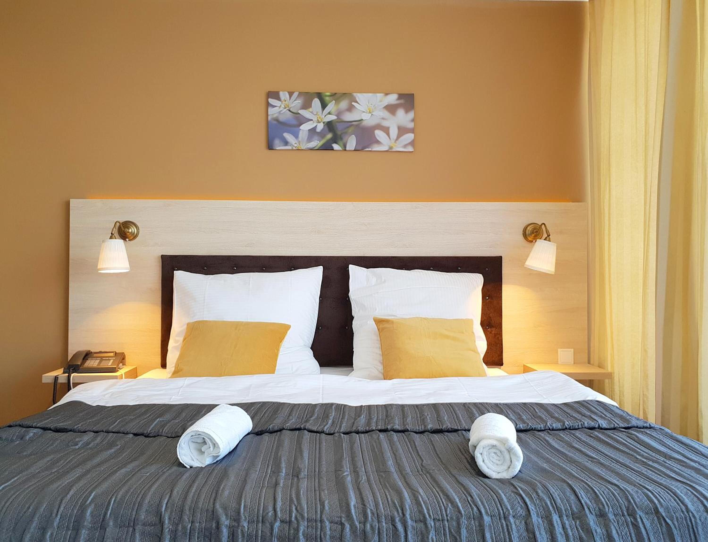 1 bedroom, desk, soundproofing, free wifi