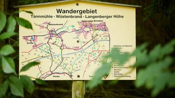 A map of a hiking area with marked trails and points of interest.