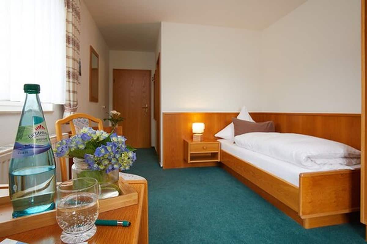 Standard Single Room | Desk, laptop workspace, iron/ironing board, WiFi (free)