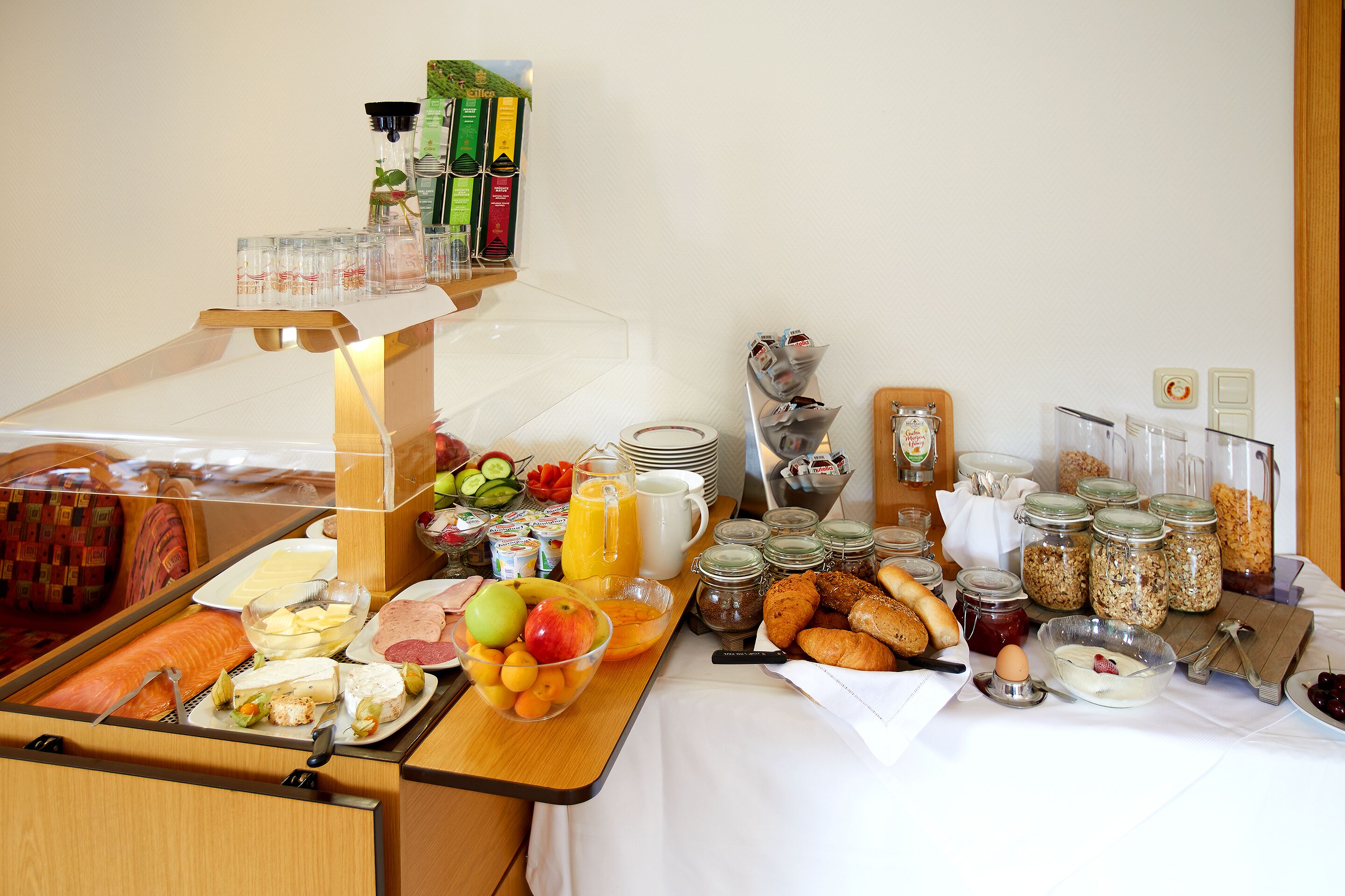 Daily buffet breakfast for a fee
