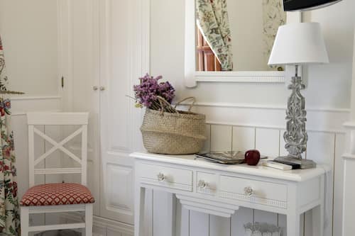 Habitación estándar con 2 camas individuales | Caja fuerte, escritorio, sistema de insonorización