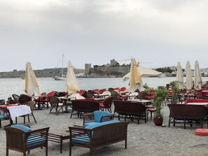 Breakfast, lunch served; local and international cuisine, beach views - Karya Otel (Bodrum)