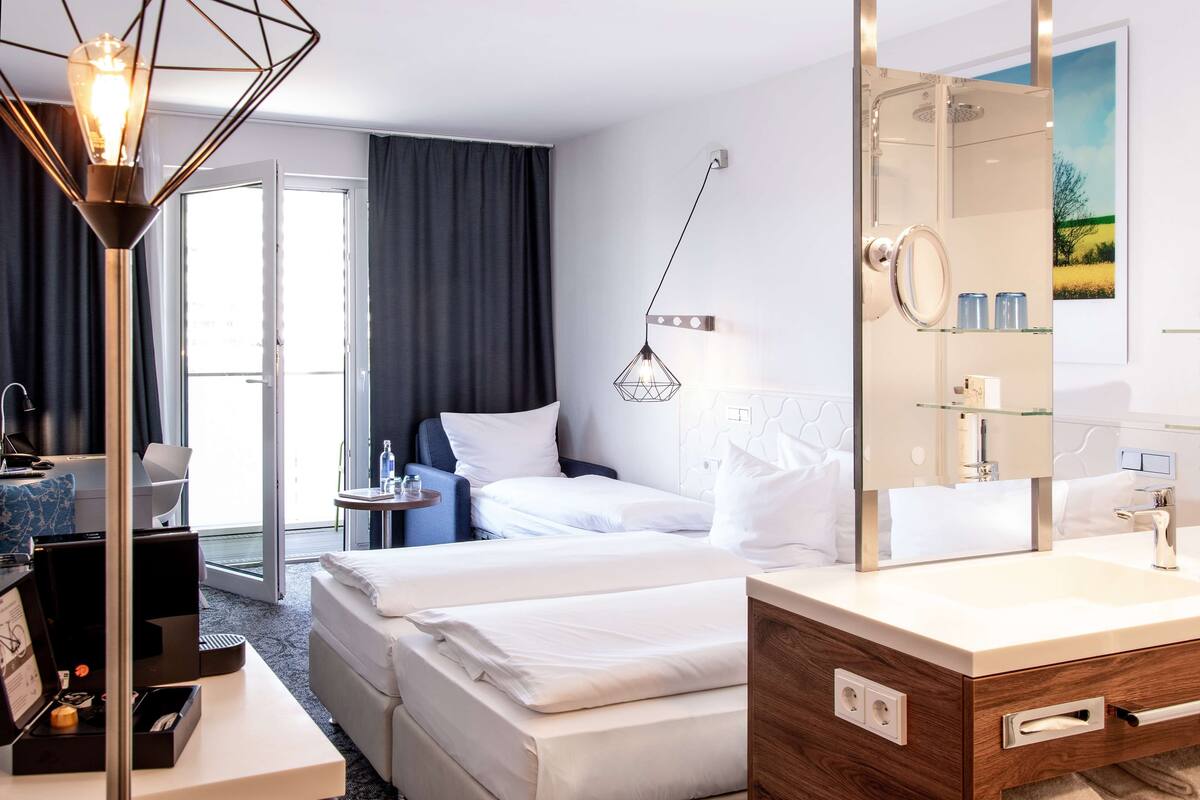 superior room, balcony | egyptian cotton sheets, premium bedding, in-room safe, desk