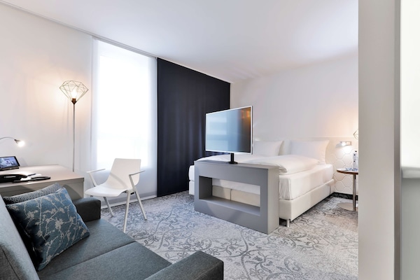 Egyptian cotton sheets, premium bedding, in-room safe, desk