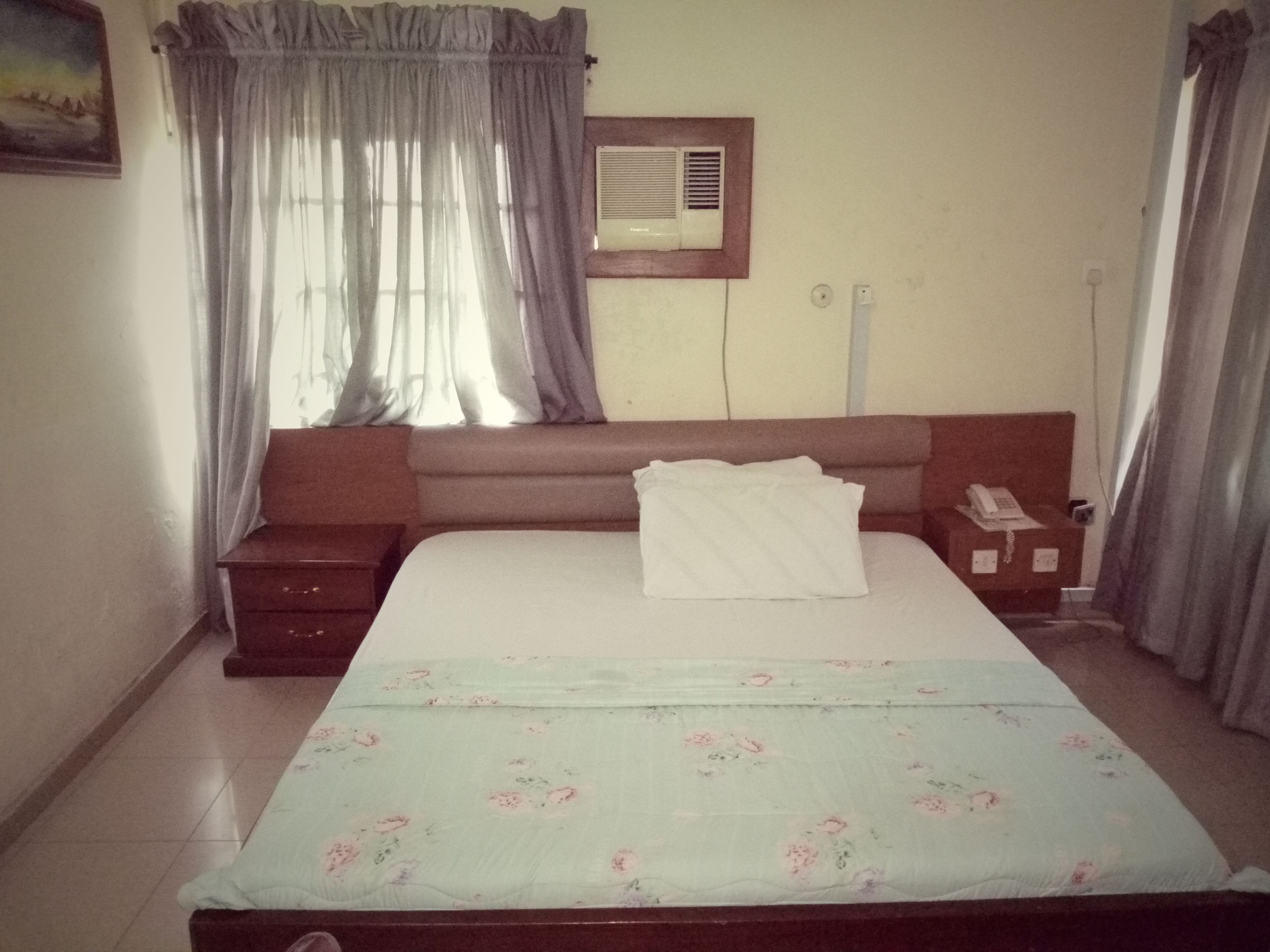 Business Suite | Minibar, in-room safe, desk, iron/ironing board