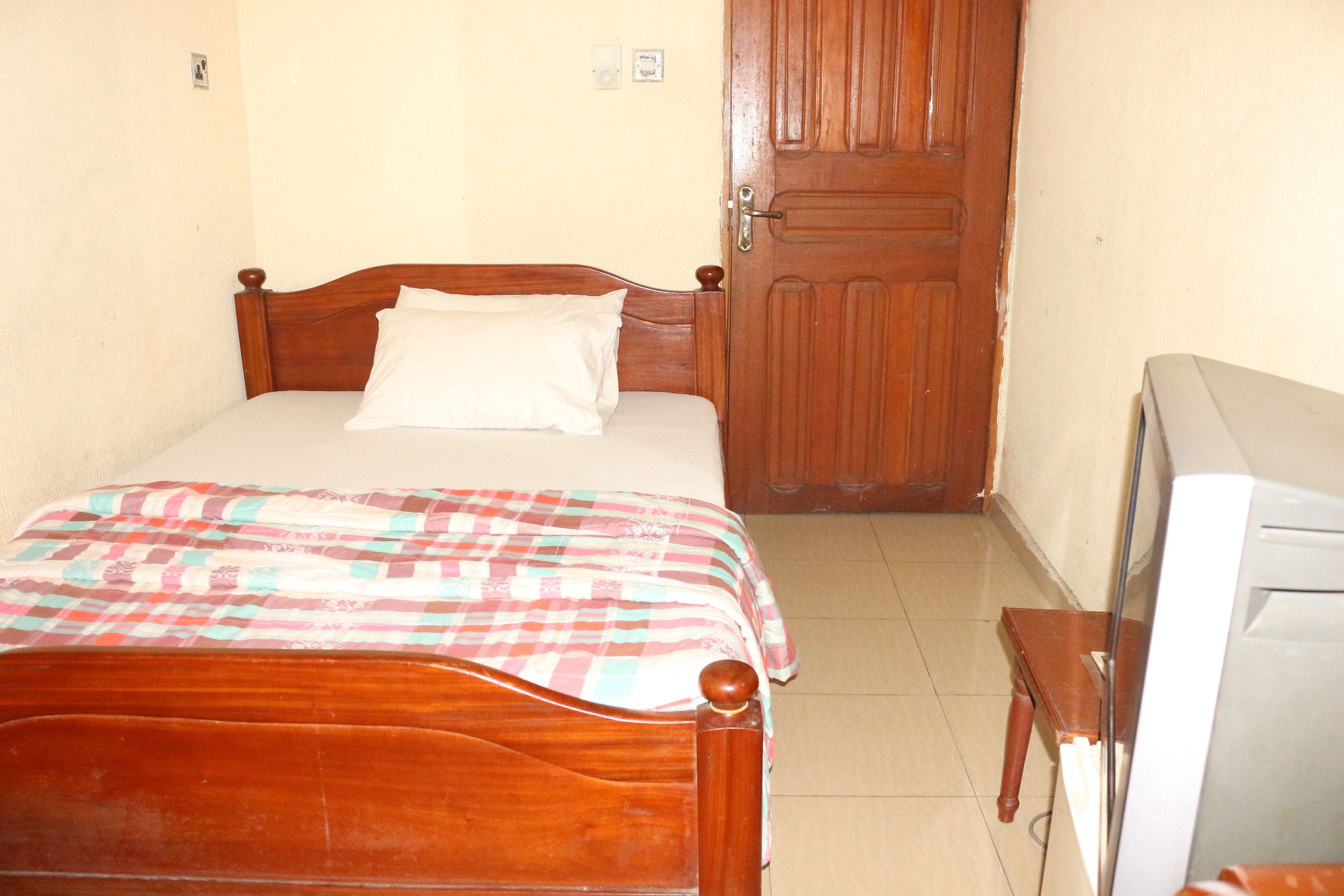 Minibar, in-room safe, desk, iron/ironing board