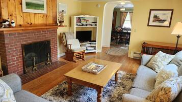 Smart TV, fireplace, DVD player, books