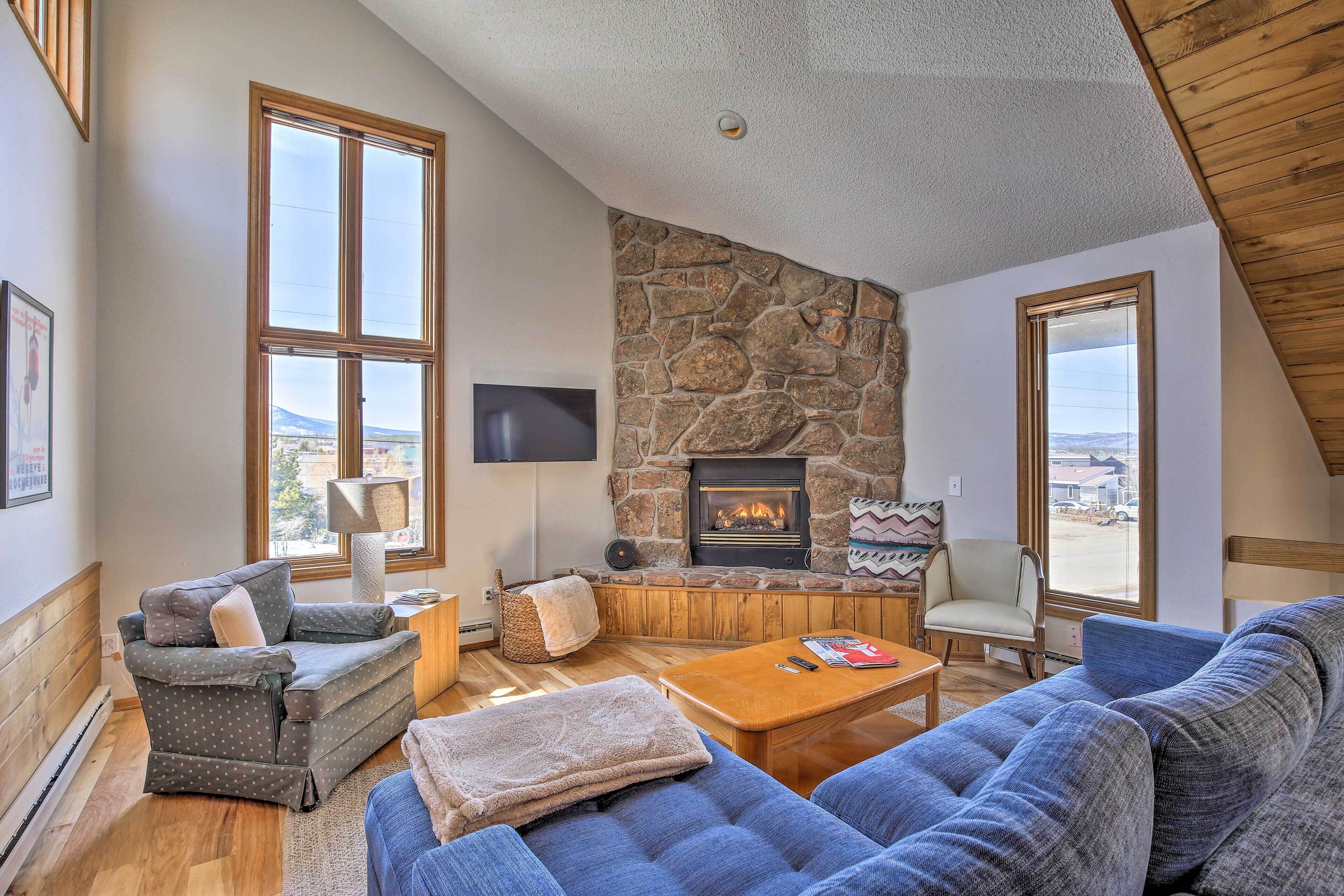 TV, fireplace