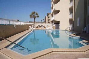 Piscina all'aperto, una piscina riscaldata