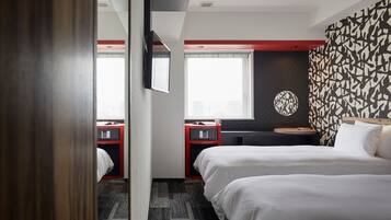 Habitación superior con 2 camas individuales, para no fumadores | Caja de seguridad en la habitación, cortinas blackout y insonorización