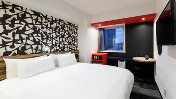 In-room safe, soundproofing, iron/ironing board, free WiFi