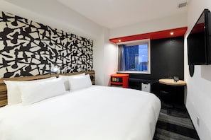 In-room safe, soundproofing, iron/ironing board, free WiFi