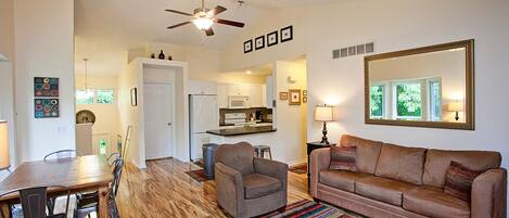 Een smart-tv en een dvd-speler