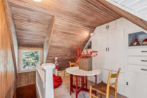 Dining - Reynold's Charming West Shore Cabin (Tahoe City)