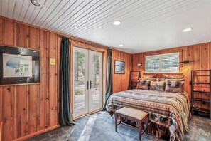 4 bedrooms, desk, iron/ironing board, free WiFi