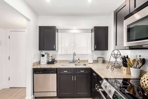 Coffee/tea maker, fridge, microwave, oven - Updated Old Town Pool View Condo | 4 Pools (Scottsdale)