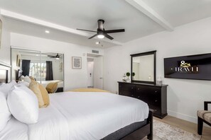 1 bedroom, iron/ironing board, travel cot, WiFi - Updated Old Town Pool View Condo | 4 Pools (Scottsdale)