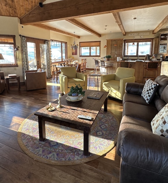 ⭐ Winter Ski Fun! Hot Tub, Wood-burning Fp, Mtn Views, Pets, Free Ski Shuttle - Breckenridge, CO