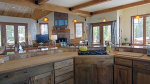 Kaffetrakter/tekoker, kjøleskap, mikrobølgeovn og ovn