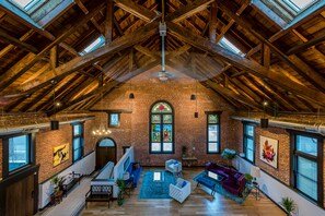 Lobby - Ideal for Large Groups: 6bd/7ba, Sleeps 18 (Denver)