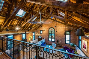 Interior - Ideal for Large Groups: 6bd/7ba, Sleeps 18 (Denver)