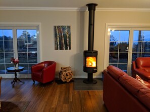 Interior - Mountain Blue Guest house (Golden Valley)