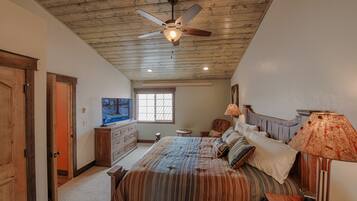 3 bedrooms, iron/ironing board, travel cot, free WiFi