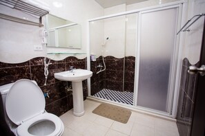 Japanese Style Quadruple Room | Desk, free WiFi, bed sheets - Guanshan Fukuda Homestay (Guanshan)