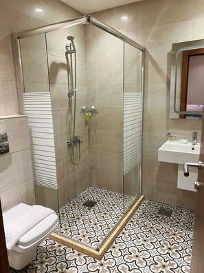 Shower, free toiletries, hair dryer, slippers - The Seventh Star Hotel Suites (Amman)