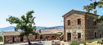 Villa with private pool, hot tub, air conditioning, Wi-fi in Val d'Orcia. 