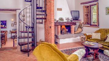 Smart-TV, Kamin, Tischtennisplatte, Stereoanlage