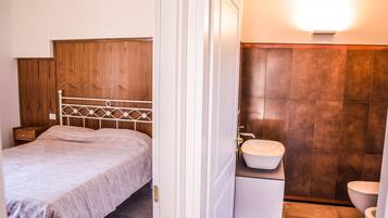 6 Schlafzimmer, BĂŒgeleisen/BĂŒgelbrett, kostenloses WLAN, BettwĂ€sche