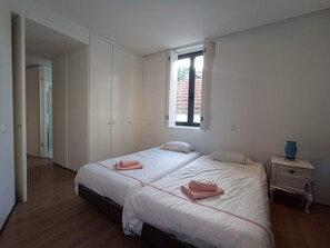 2 habitaciones, tabla de planchar con plancha y wifi gratis 