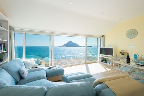 Cockleshell Cottage, pristine luxury and tranquility