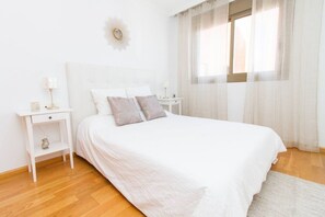 3 bedrooms, soundproofing, internet, bed sheets - Orient Express Apartment - In The Station (Málaga)