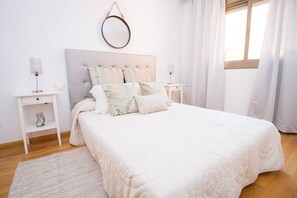 3 bedrooms, soundproofing, Internet, bed sheets