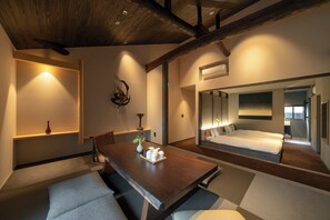 Traditionellt hus - flera sängar - icke-rökare - pentry (Private Vacation, Hinaya Ichi) | Vardagsrum | Platt-tv