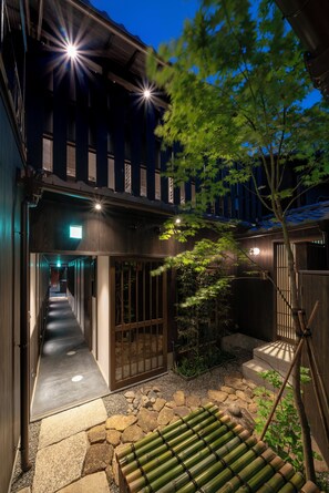 Interior entrance - Hinaya Gojo (Kyoto)