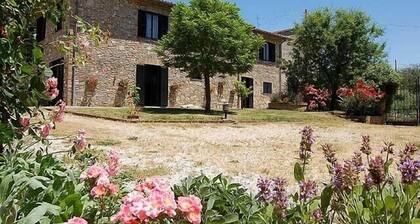 Villa individuelle avec piscine privée et jardin clÎturé pres de village