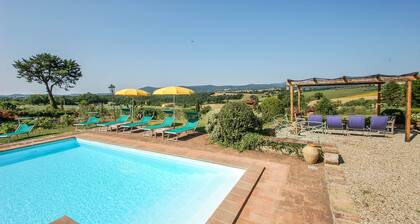 Detached villa with private pool and fenced garden 30km from Orvieto/Spoleto