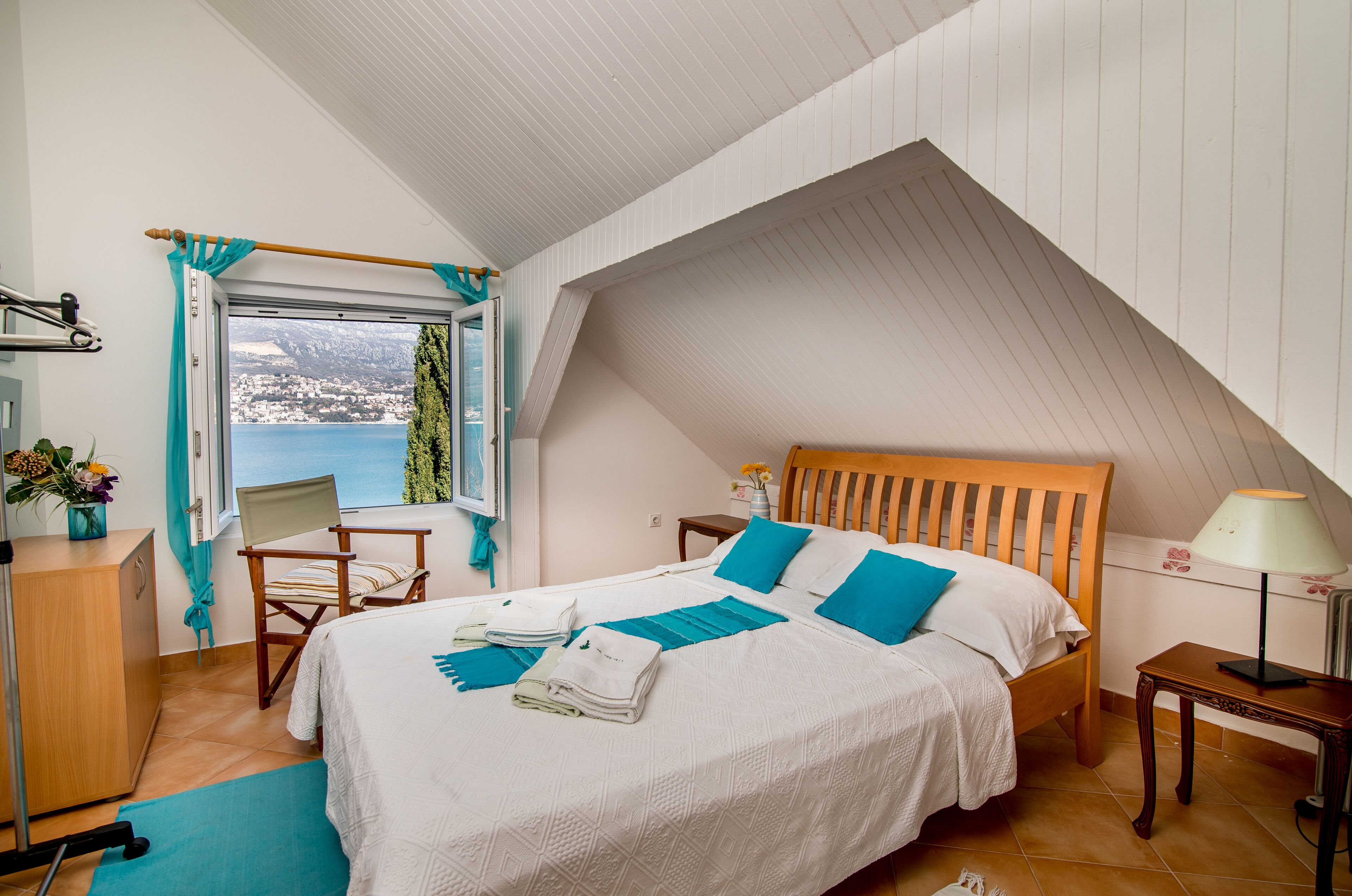 6 bedrooms, iron/ironing board, Internet, bed sheets